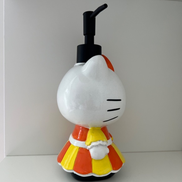 Hello Kitty Halloween Candy Corn Soap Dispenser - Picture 2 of 4